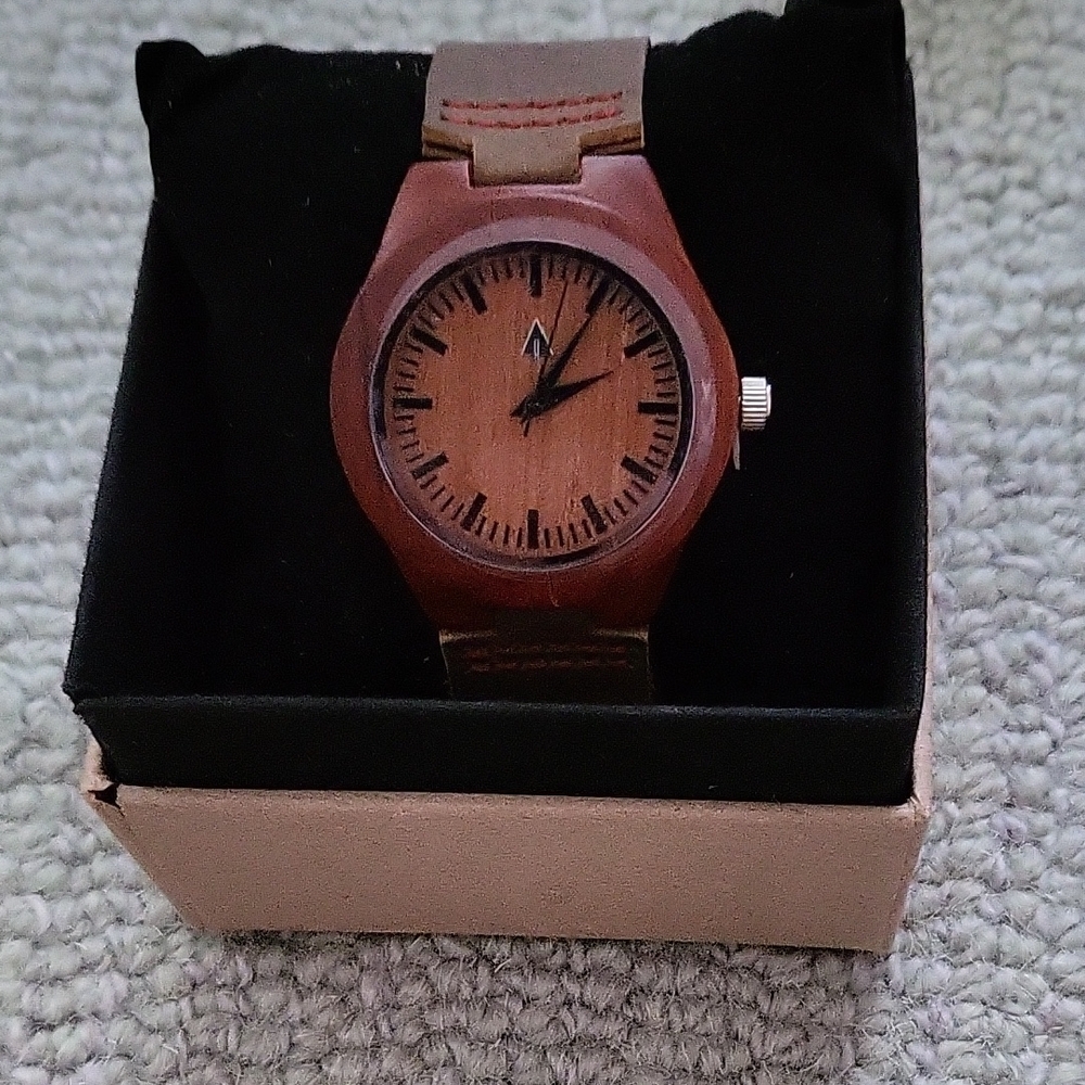 Wooden Dial Brown Leather Men's Wristwatch